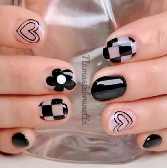 2/$16 Black Hearts & Flowers Press On Nails - Picture 1 of 13